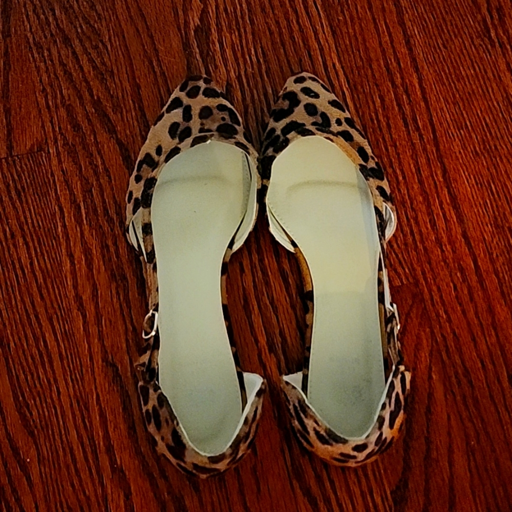 GC Leopard spot pattern flats. Man made materials